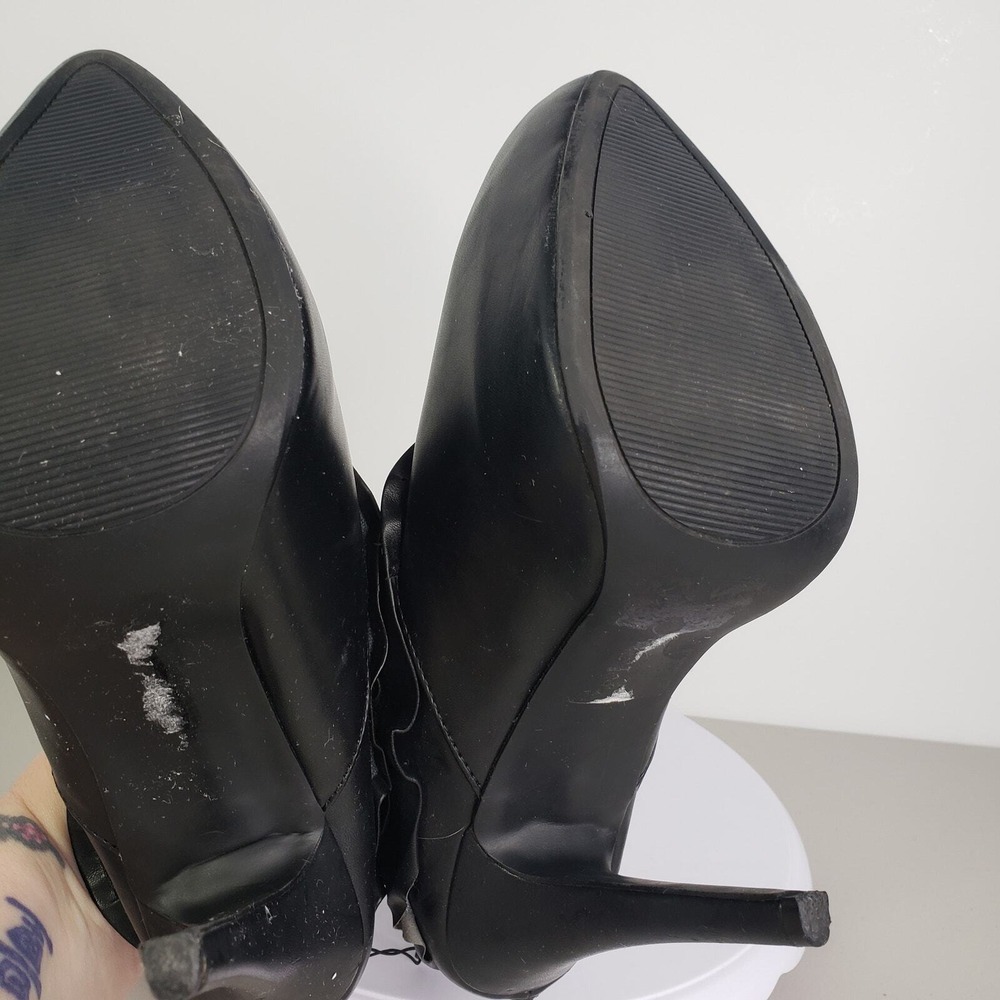 Report Venti Womens Black Faux Leather Ruffle Ankle Booties Heel Size 10 - Picture 6 of 8